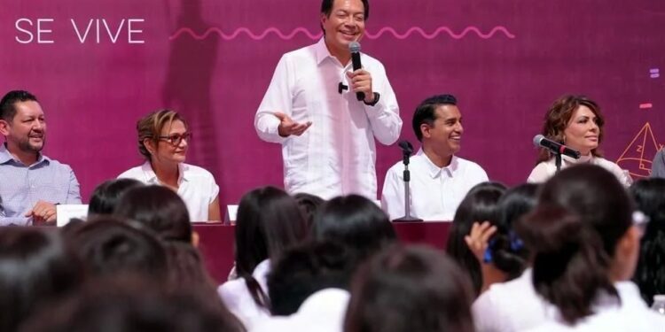 Consulta Delgado a alumnos a mano alzada sobre vacaciones