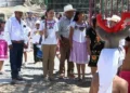 Critica Sheinbaum visita de Ayuso; defiende raíces indígenas