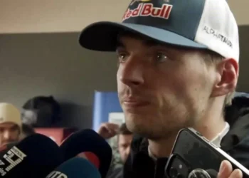 Falla en auto impide que Max Verstappen gane en Nürburgring