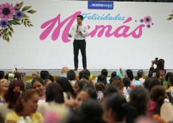 Asiste Felifer al tradicional festejo del diez de Mayo en San Juan