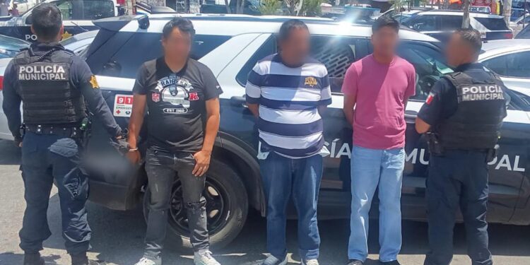 “Padilla” y dos masculinos más detenidos por desobediencia y resistencia de particulares