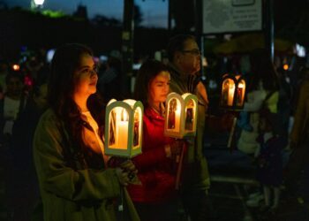 Buscan que Peregrinación de Los Farolitos se declare Patrimonio Cultural