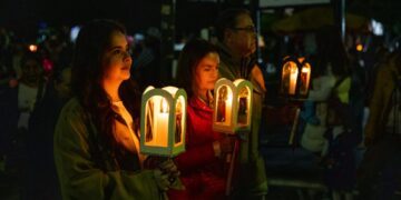 Buscan que Peregrinación de Los Farolitos se declare Patrimonio Cultural
