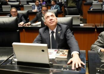 Enrique Inzunza rechaza pedir licencia como senador tras acusaciones de EE.UU.