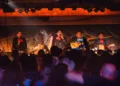 ICE los arrestó. Kacey Musgraves puso a estos mariachis en el escenario