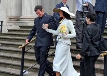 Se casa Dua Lipa con el actor Callum Turner