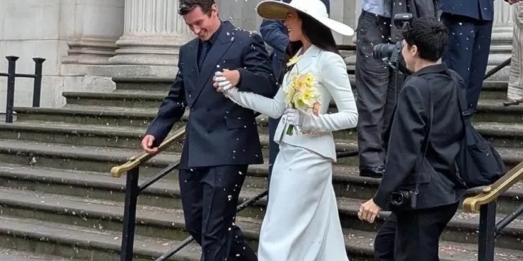 Se casa Dua Lipa con el actor Callum Turner
