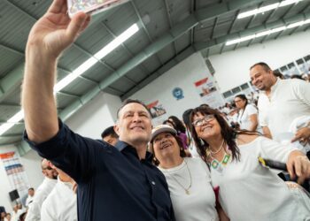 Mauricio Kuri conmemora el Día del Trabajo con el magisterio queretano
