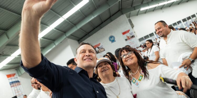 Mauricio Kuri conmemora el Día del Trabajo con el magisterio queretano