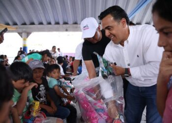 Celebra Luis Nava Día del Niño en La Barreta
