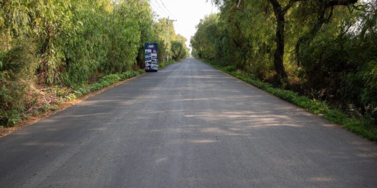 Rehabilitan camino La Valla–La Fuente en San Juan del Río; beneficia a 25 mil habitantes