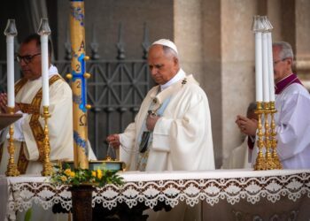 León XIV celebra su primer año de pontificado suplicando por la paz en el santuario de Pompeya