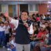Luis Nava festeja a niñas, niños y mamás de Huimilpan