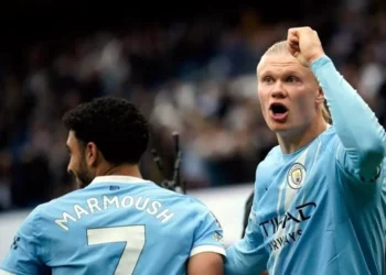 Manchester City golea y le mete presión al Arsenal