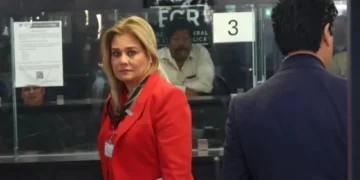 Comparece Maru Campos en FGR, pero de la Ciudad de México
