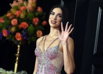 Demanda Dua Lipa a Samsung por uso indebido de su imagen