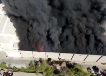 Arde plaza en Los Mochis; reportan muertos e intoxicados