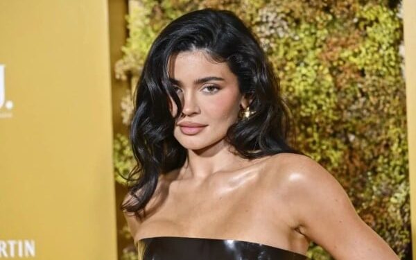 Enfrenta Kylie Jenner nueva demanda de ex empleada por abuso