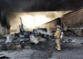 Arde pipa con combustible tras choque con tren en Querétaro