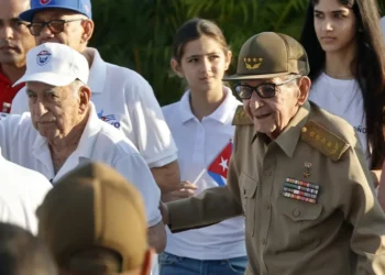 Raúl Castro reaparece en un Primero de Mayo cubano volcado en la defensa frente a EE.UU.