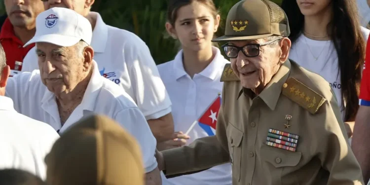 Raúl Castro reaparece en un Primero de Mayo cubano volcado en la defensa frente a EE.UU.