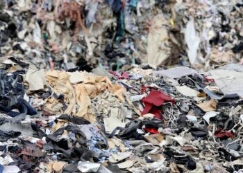 Promueven reciclaje de ropa rumbo a Mundial de Futbol