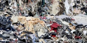 Promueven reciclaje de ropa rumbo a Mundial de Futbol