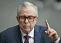 Pide Sheinbaum a FGR informar sobre ficha roja de Rocha