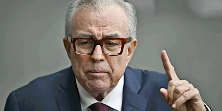 Pide Sheinbaum a FGR informar sobre ficha roja de Rocha