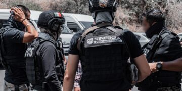 Caen cuatro tras ejecución de cinco cateos de Sinergia