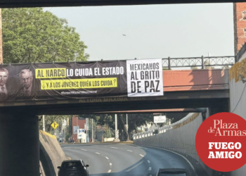 Aparecieron mantas  con imágenes de políticos de Morena