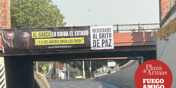 Aparecieron mantas  con imágenes de políticos de Morena