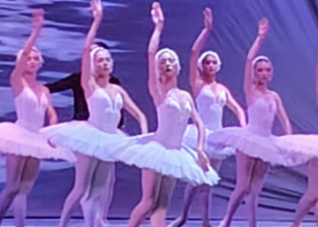 “El Lago de los Cisnes” seduce a Querétaro