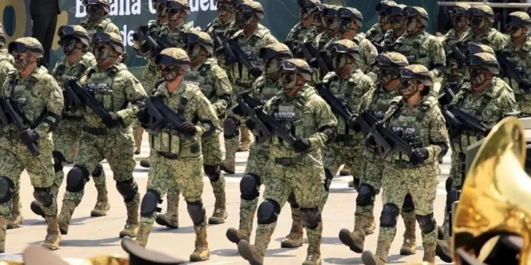 Exhibe Defensa élite militar a Sheinbaum