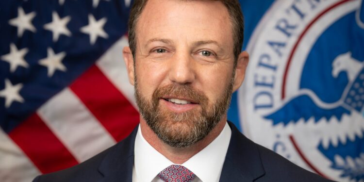 Markwayne Mullin, secretario de Seguridad Nacional de EE.UU, llega a México