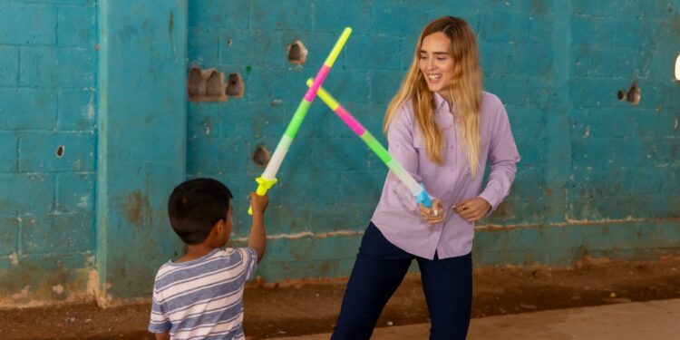 Titulares de la juventud reparten sonrisas en la Sierra Queretana