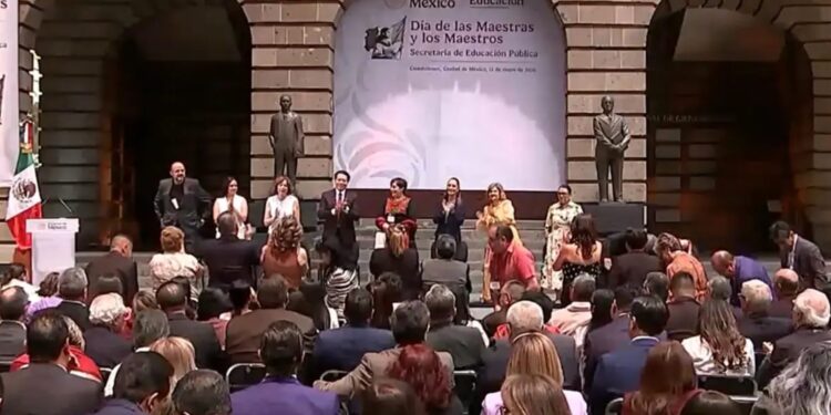 SEP anuncia incremento salarial del 9 por ciento para los maestros del país