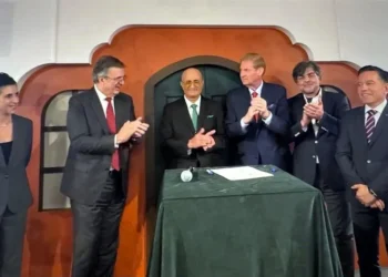 Concretan inversión canadiense de 2 mil mdd