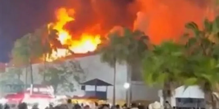 Deja 5 muertos incendio en feria de Tabasco