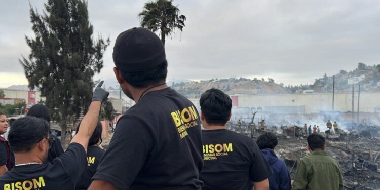 Incendio en Cañón del Padre, Tijuana, consume 39 viviendas