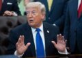 Trump acusa a la Unión Europa de violar pacto comercial y eleva al 25 % aranceles a coches