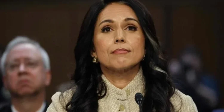 Dimite Tulsi Gabbard como directora de Inteligencia de EU
