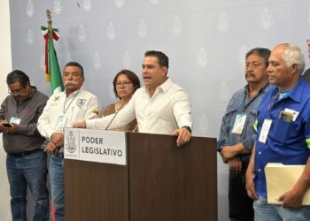 Propone Eric Silva reformas para regular servicios y tarifas de grulleros