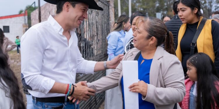 Encabeza Rodrigo Monsalvo festejos por el Día de las Madres en Chichimequillas