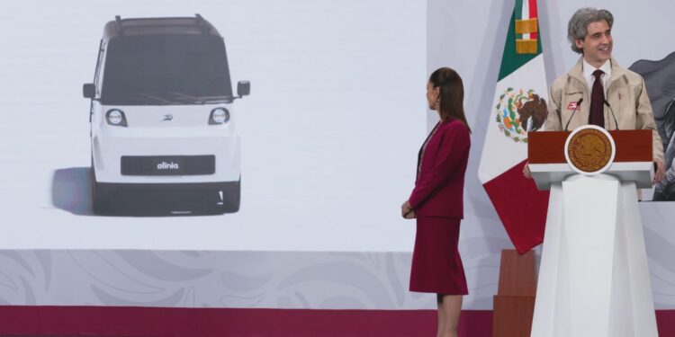 Presenta Sheinbaum prototipo del minivehículo Olinia