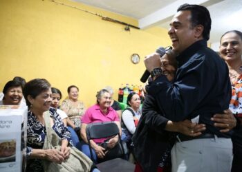 Convive Luis Nava con mamás de Reforma Agraria