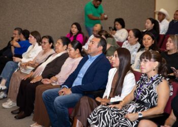 Realizan conferencia contra la violencia política de género