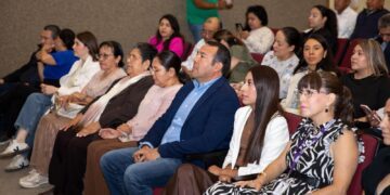 Realizan conferencia contra la violencia política de género