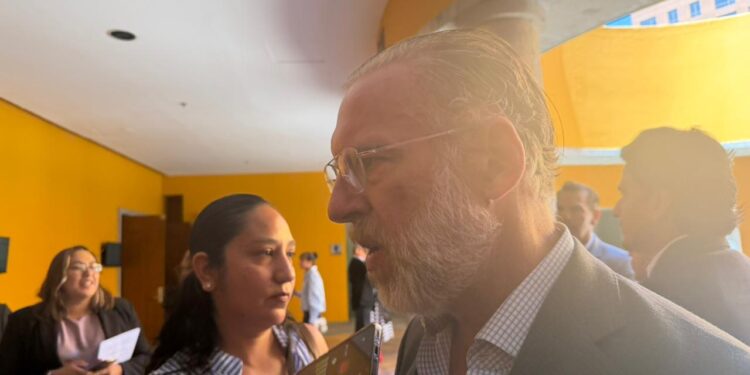 Retiran más de 3 mil toneladas de lirio del bordo Benito Juárez