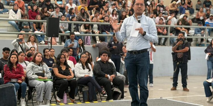 Entregan becas municipales 2026 en Corregidora